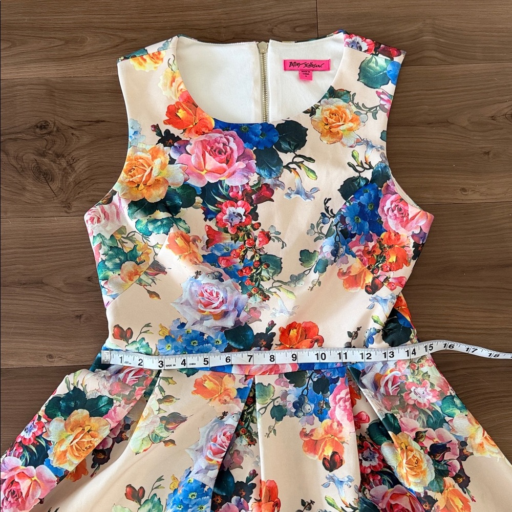 Betsey Johnson Floral Dress - Picture 6 of 9